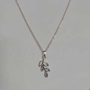 Silver Tone leaf Necklace